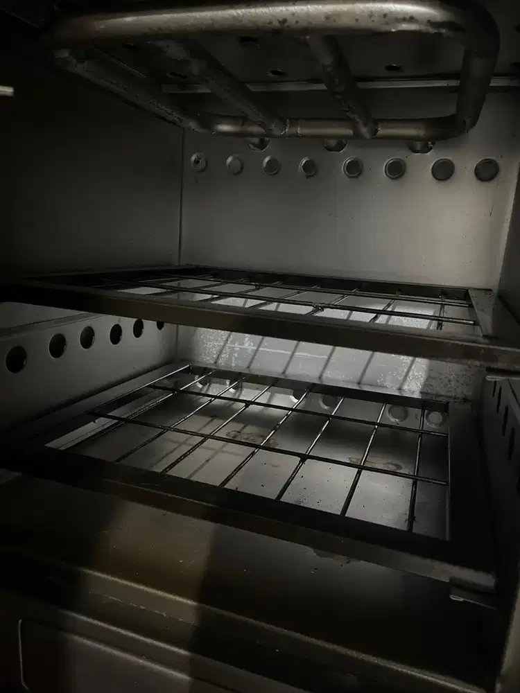 Oven gas baru pakai 3 x dari beli baru