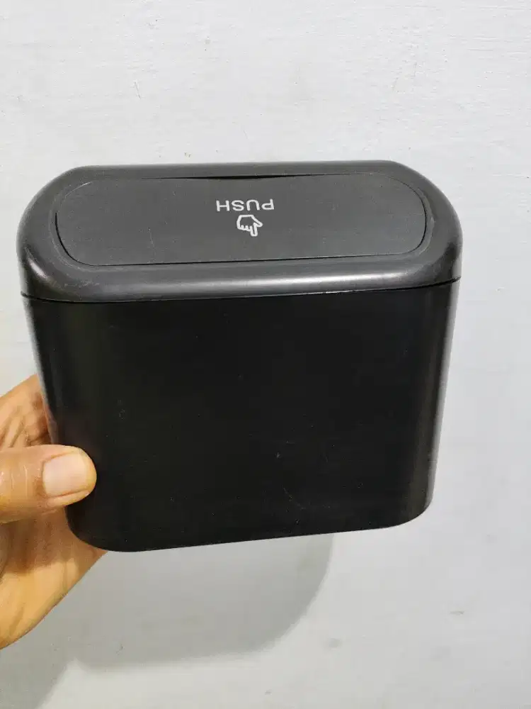 tempat sampah mobil