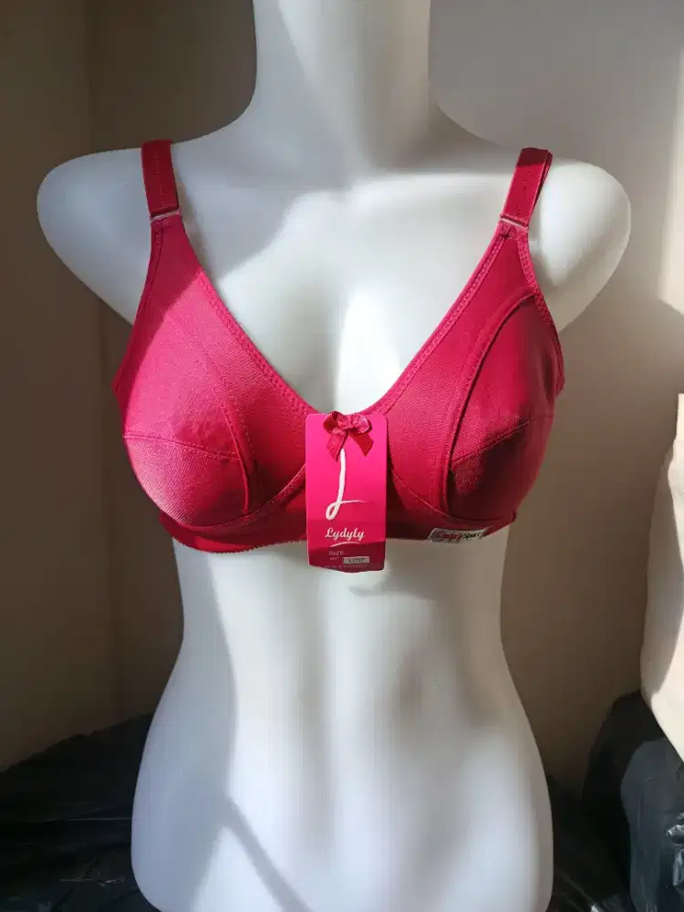 Sport bra tanpa kawat dan busa