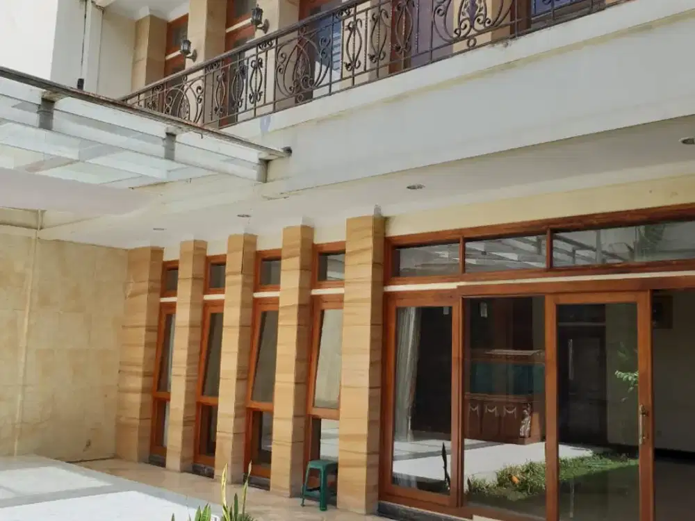 Dijual Rumah Mewah Semi Furnish di Kawasan Premium Setra Duta Dago