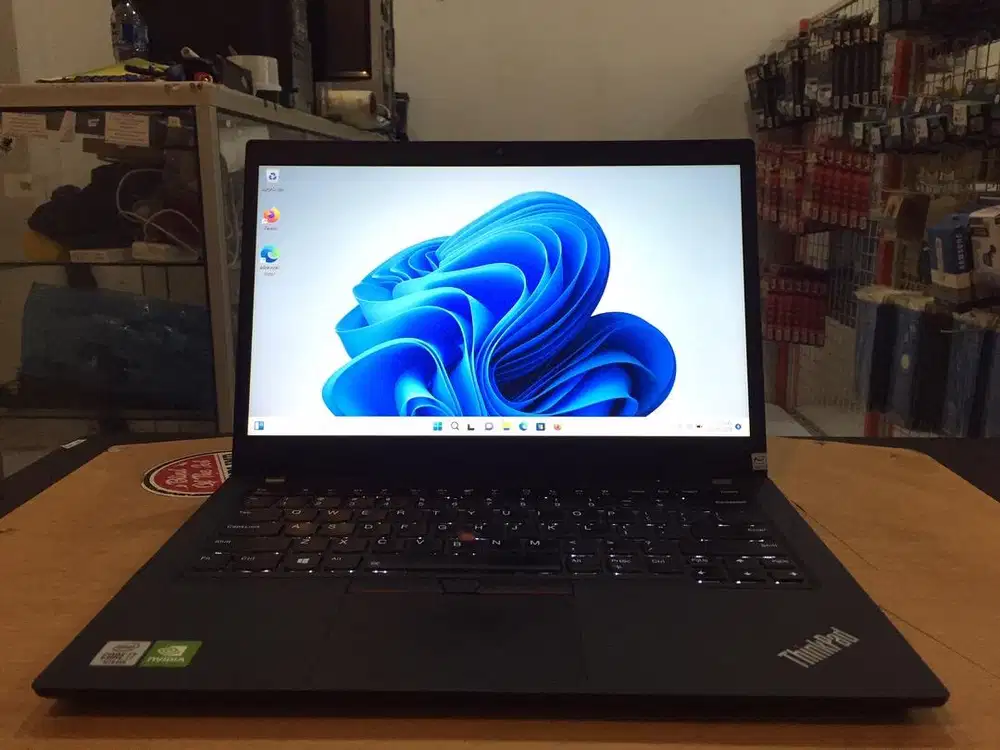 Lenovo ThinkPad P14S Core i7Gen10 Ram 16GB SSD 256GB Nvidia 2GB Mulus