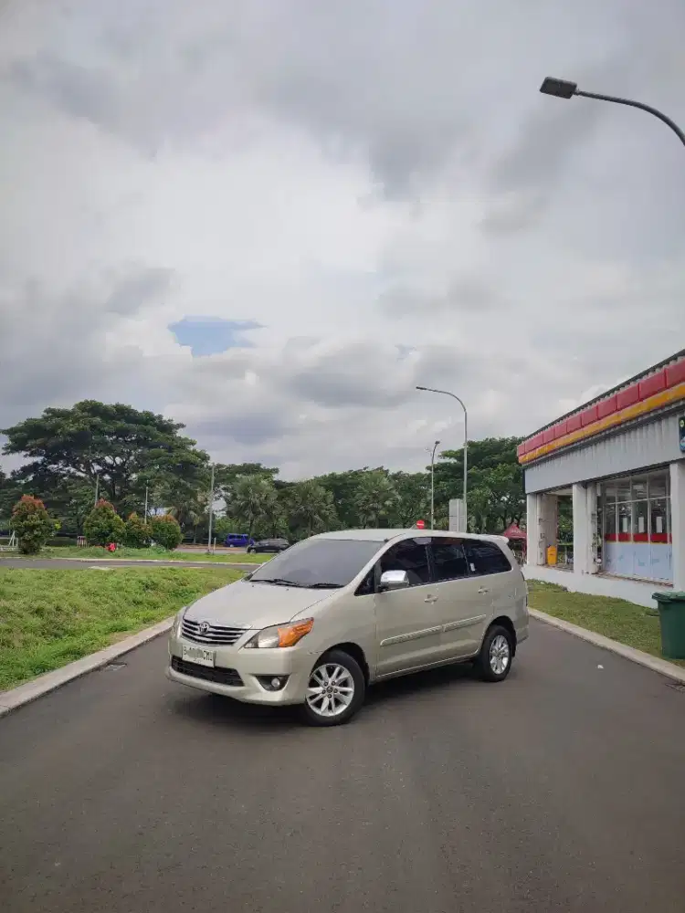 Innova Diesel Matic 2012 Silver (2kd)