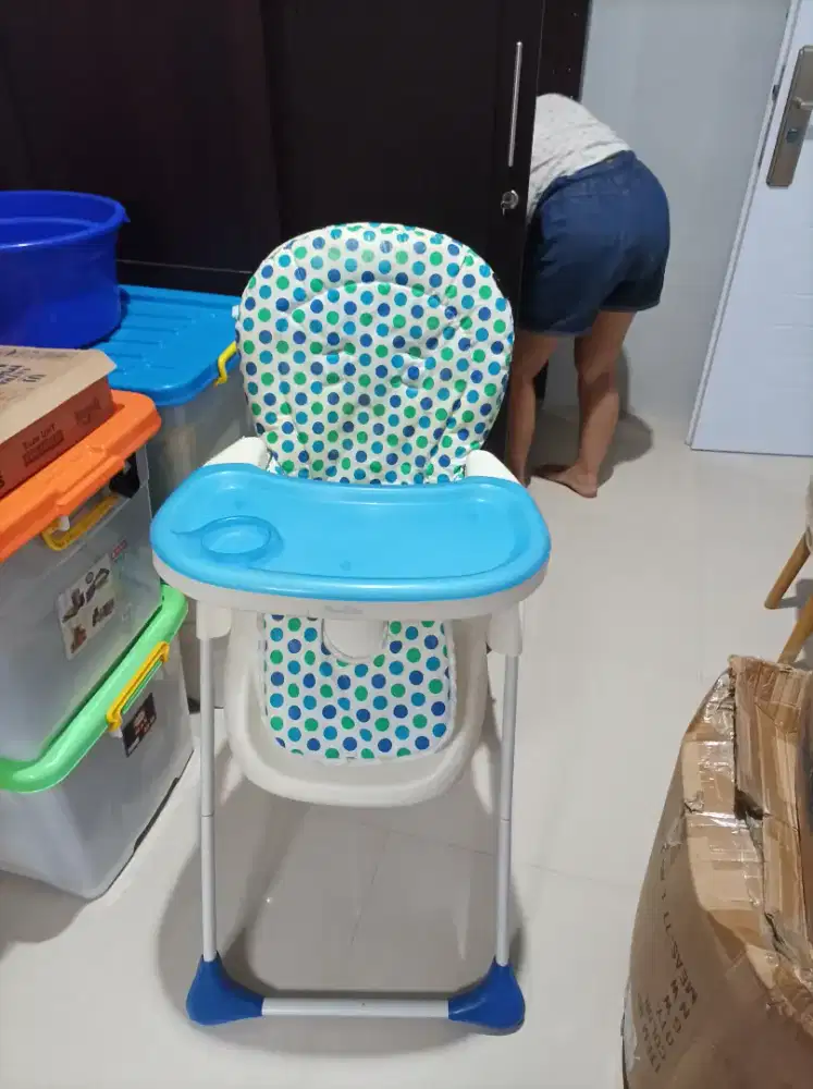 Kursi makan bayi