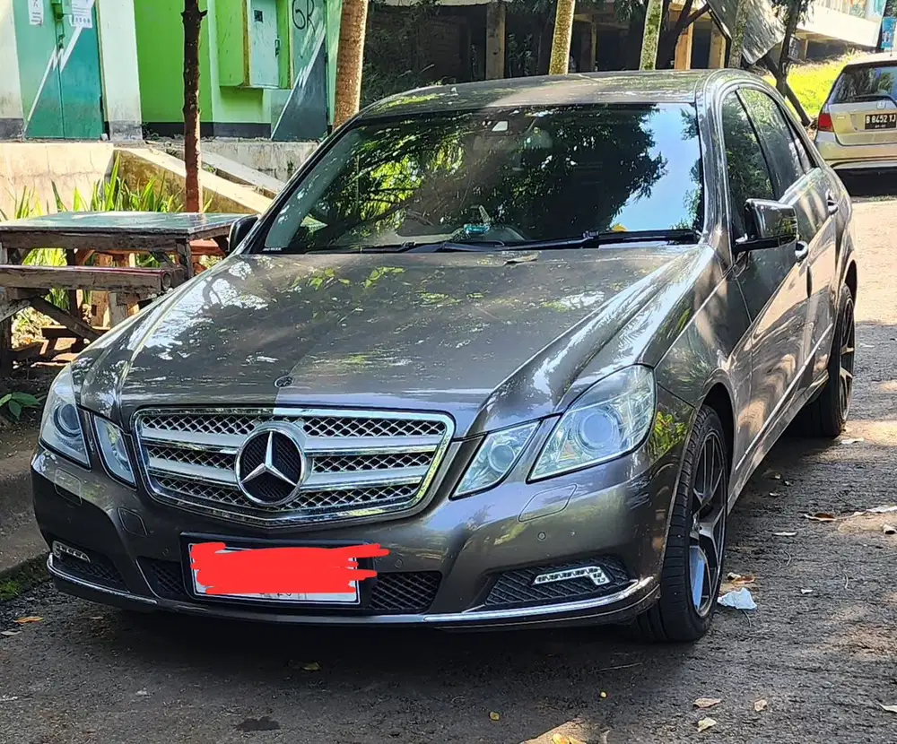 Mercedes-Benz E300 2011 Bensin
