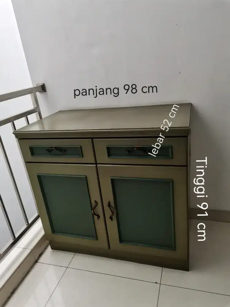 Lemari kayu tempahan