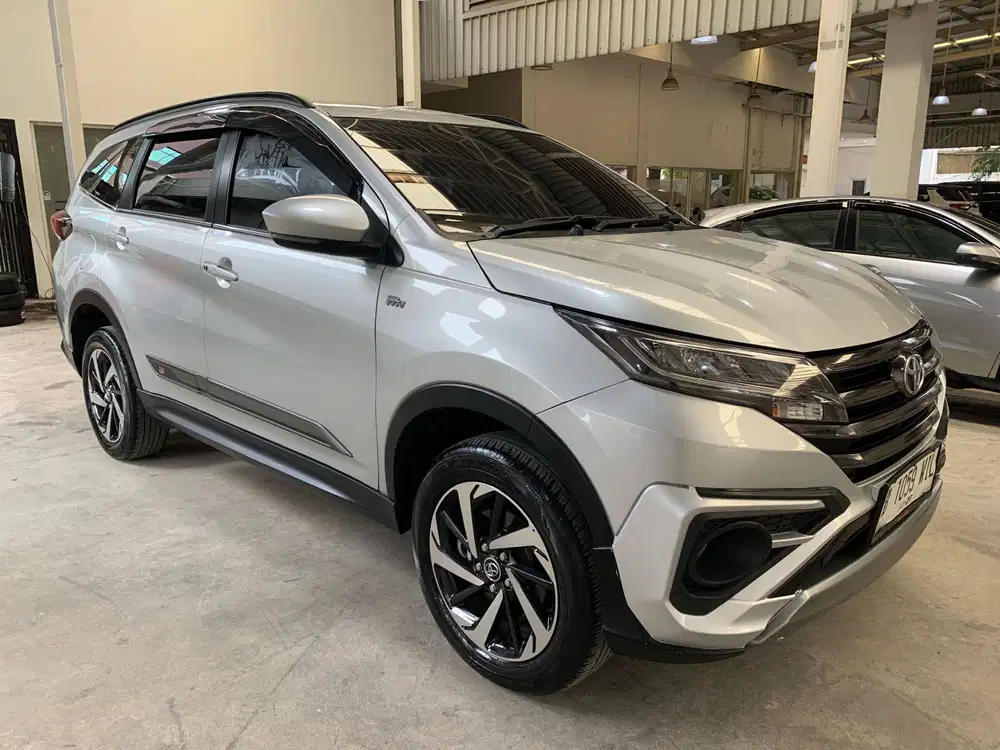 Toyota Rush GR Sport AT 2022 Silver PREMIUM B1059WIL