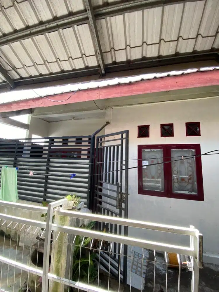 Di sewakan rumah 2 kamar ada garasi motor air pdam