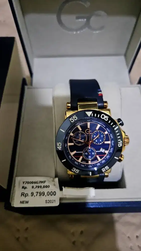 Guess Collection One Limited Edition Indiglo 44M Leather Strap