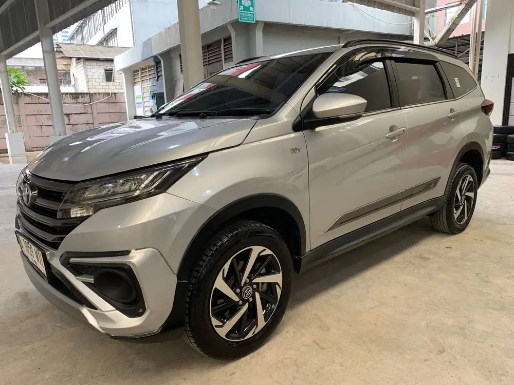 Toyota Rush GR Sport AT 2022 Silver PREMIUM B1059WIL