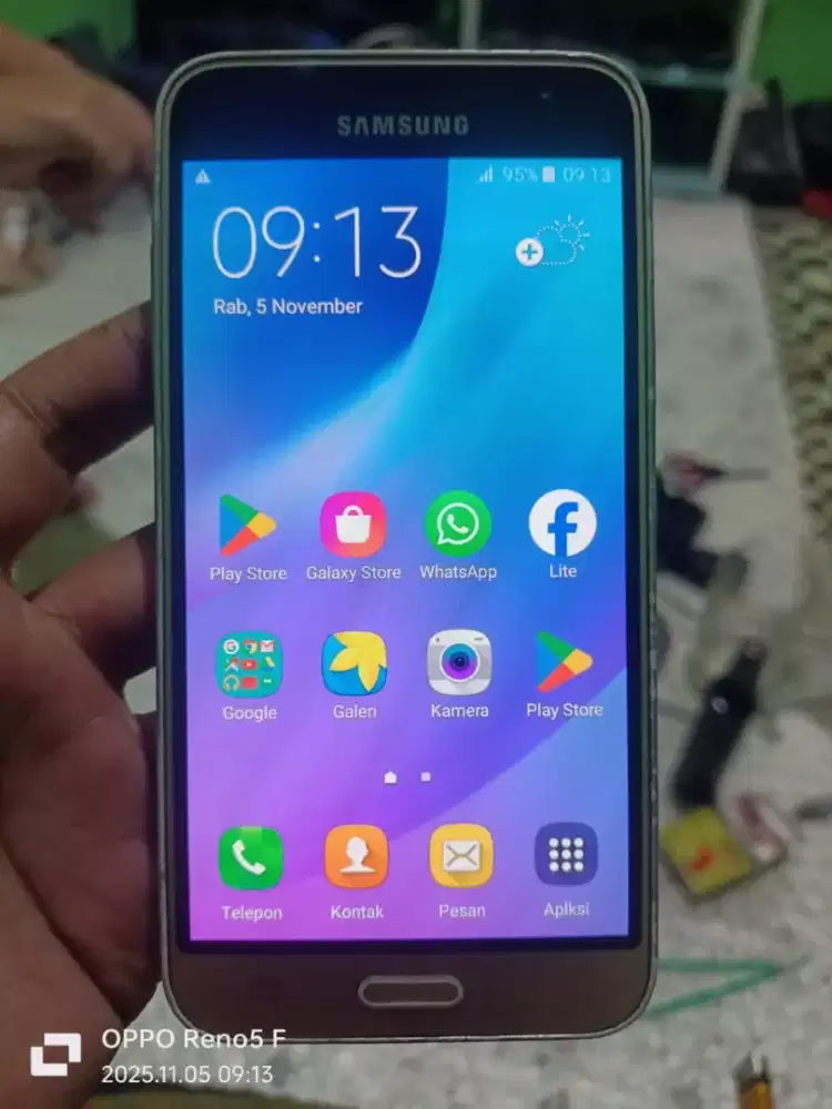 Samsung galaxy J3 2015 4G layar 5 in amoled