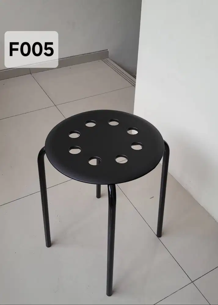 Stool hitam kaki besi