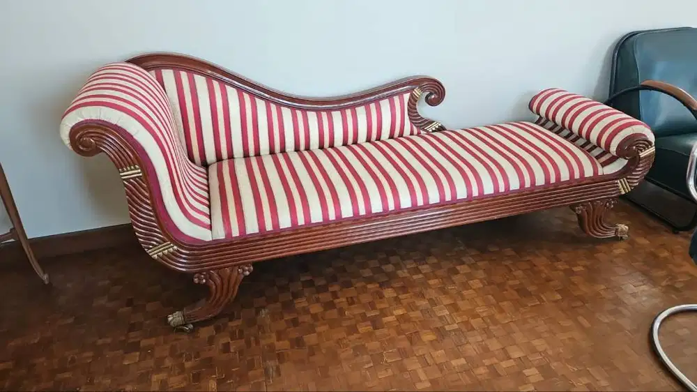 Set Sofa Antik Victorian Gaya Eropa – Chaise Lounge & Kursi Elegan