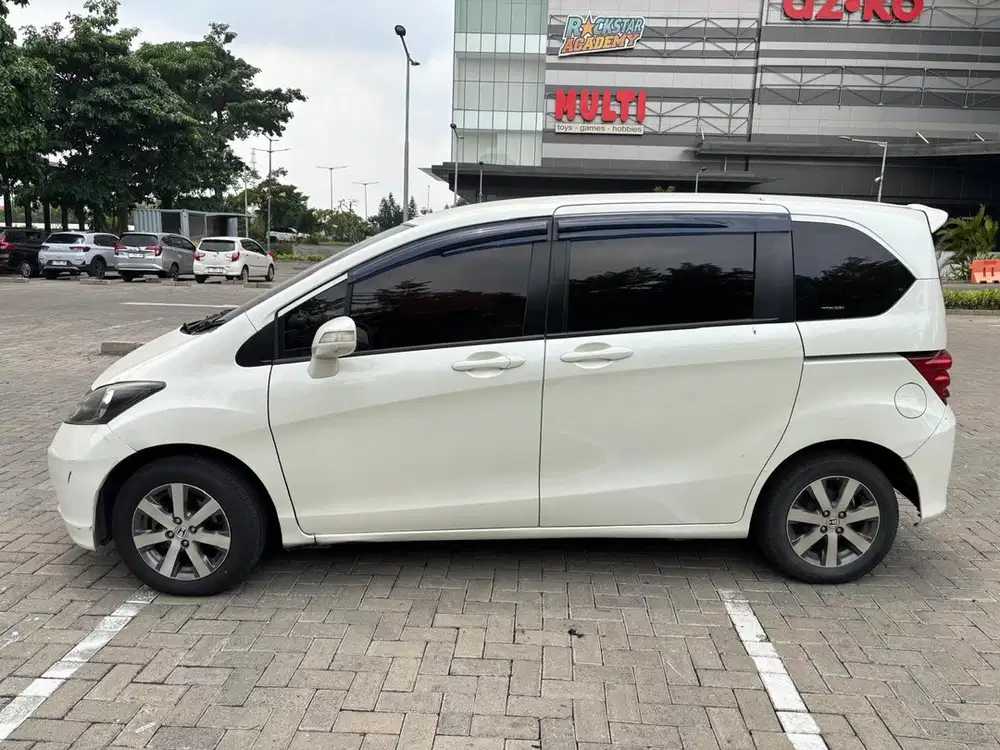 Honda Freed 2010 Bensin