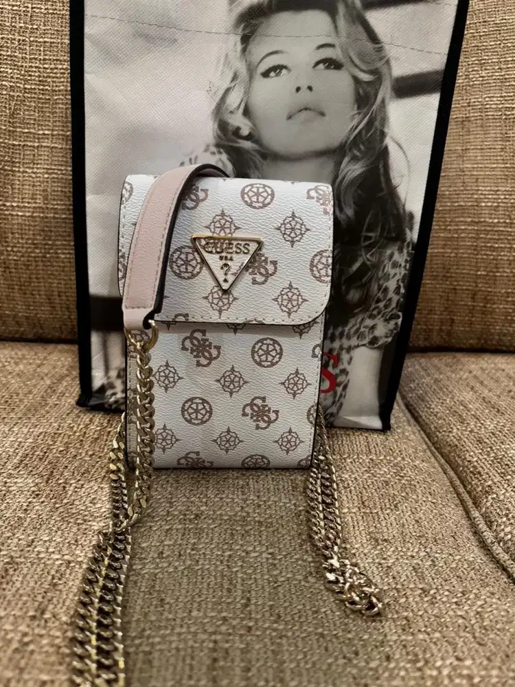 JUAL TAS GUESS ORIGINAL NOELLE PHONE BAG CHIT CHAT