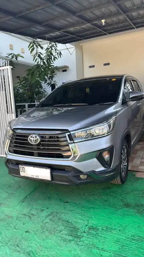 Toyota Kijang Innova Silver 2023