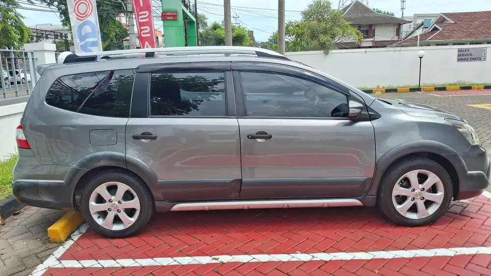 Nissan Grand livina 2017 Bensin