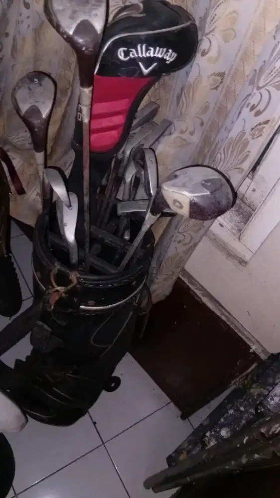 Stik golf bekas agak karatan krna jarang dipake