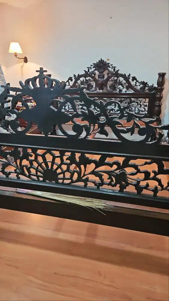 Ranjang Antik Ukiran Kayu Jati – Gaya Kolonial Klasik (Tanpa Kasur)