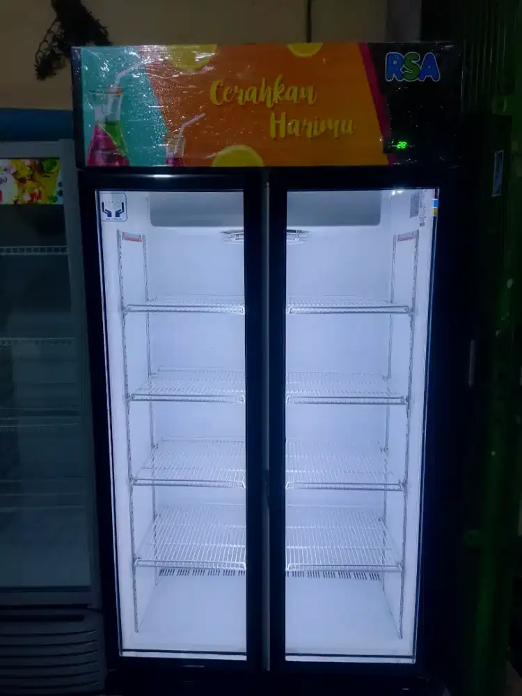 Showcase 2 pintu merek RSA kapasitas 600 liter