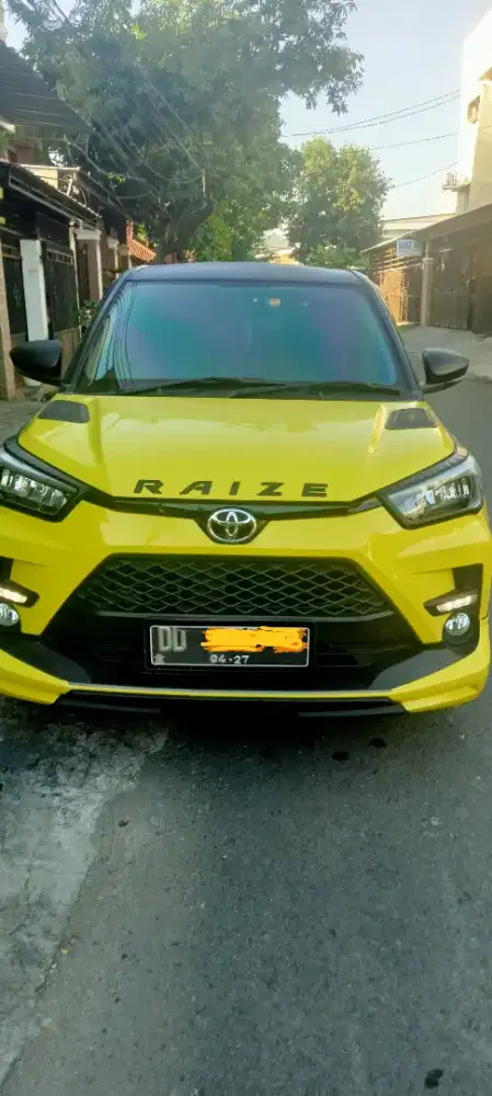 Toyota raize 1.0 two tone turbo matic