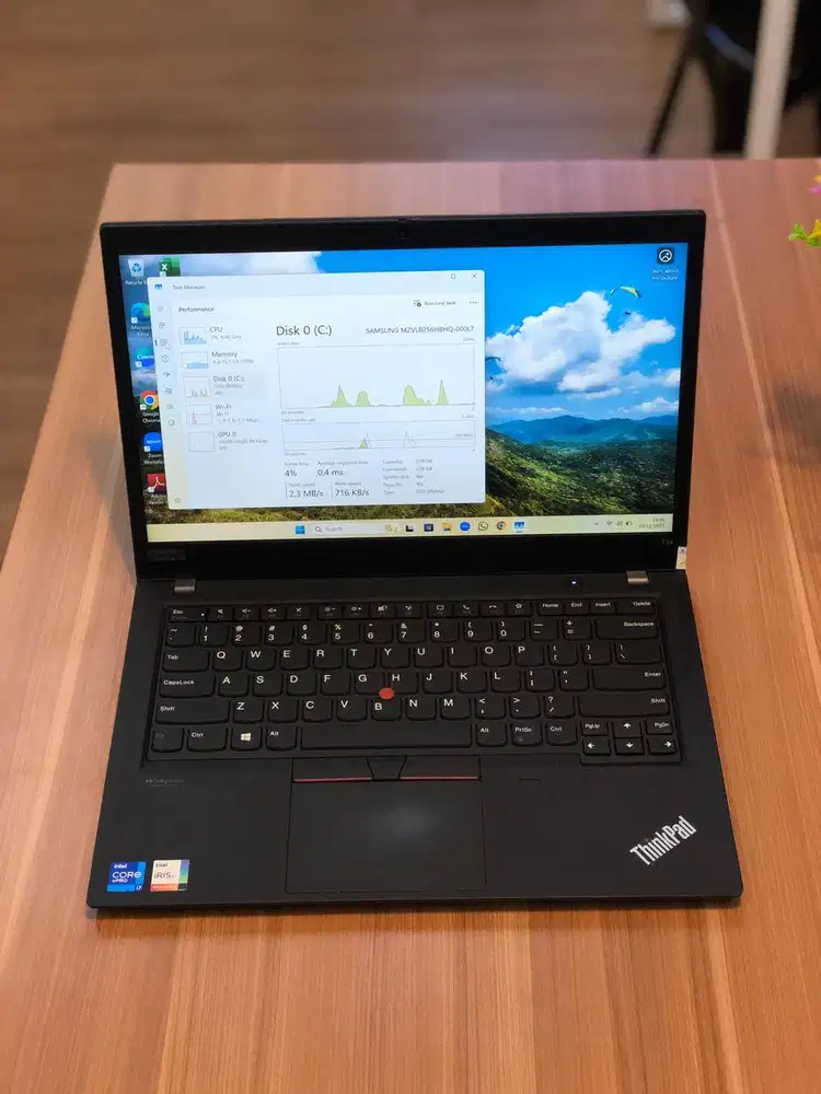 LAPTOP LENOVO THINKPAD i7 RAM 16/256 GB INTEL UHD GRAPHIC BEKAS SECOND