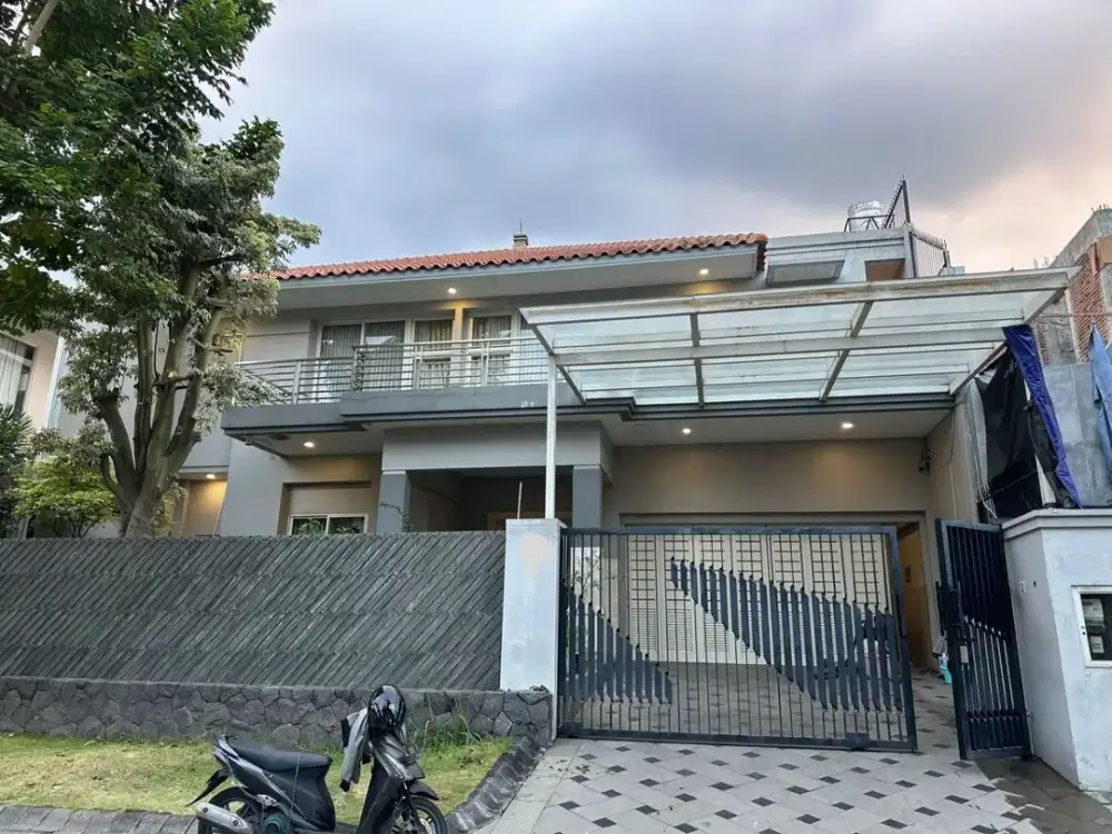 Dijual Cepat Rumah Mewah 2Lt di Graha Family Surabaya