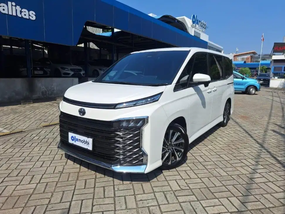 LOW DP Toyota Voxy 2.0 Bensin-AT 2024 4CH