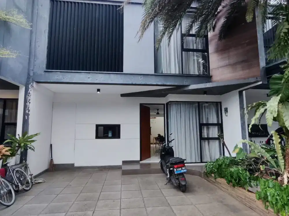 Rumah minimalis siap huni dalam cluster eksklusif hanya 16 rumah, lengkap dengan fasilitas kolam renang, fitness center serta taman bermain anak. Loka