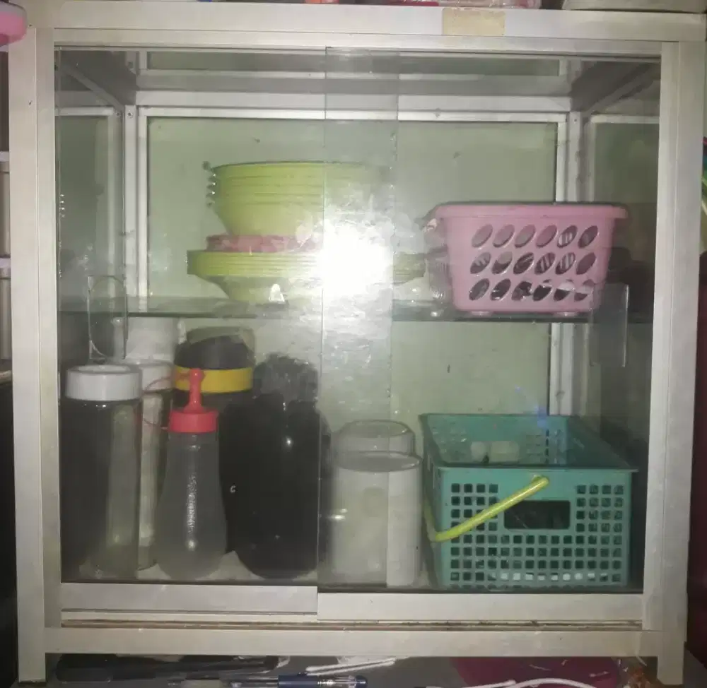 DiJual etalase kecil