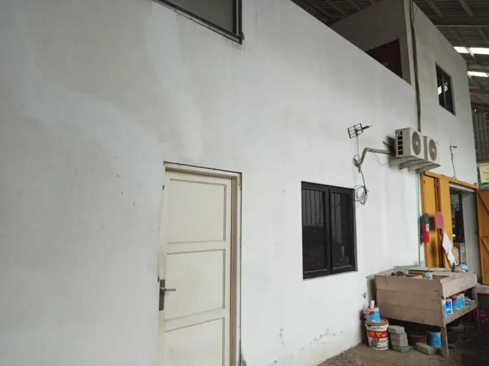 Disewakan gudang raya bogor jakarta pinggir jalan utama  (cimandala) bogor  Luas :1500 m