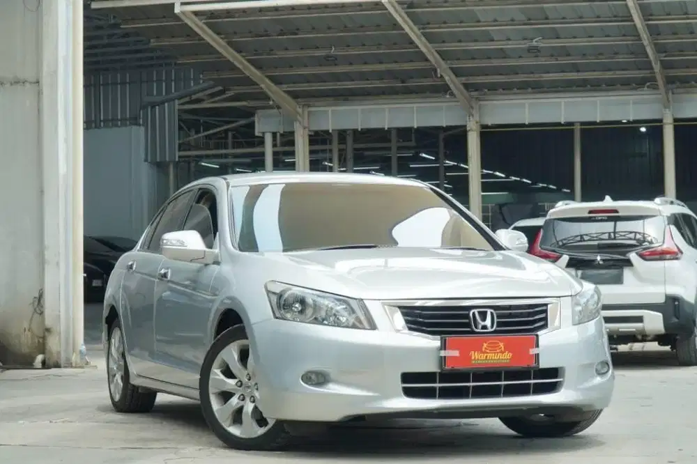 Honda Accord VTIL 2.4 Matic AT tahun 2010 silver DP minim 18 juta