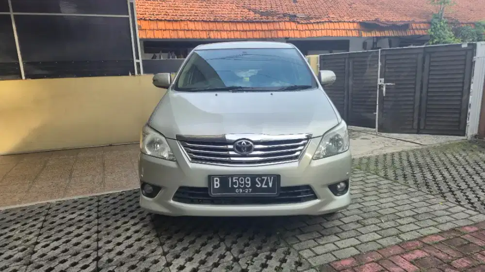 Kijang innova 2.5 V matic Diesel 2012