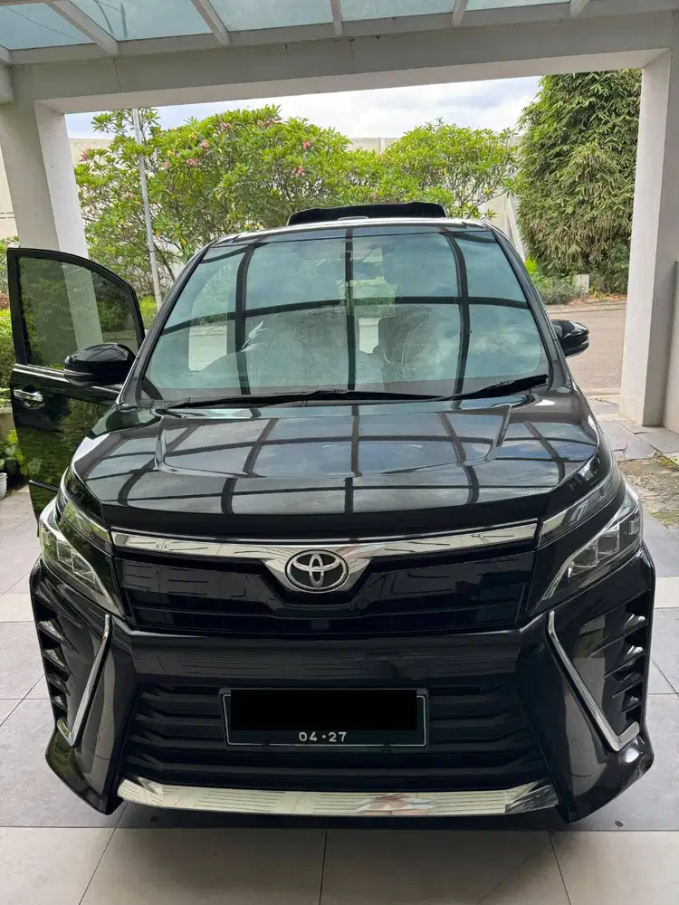 Toyota Voxy (2020)