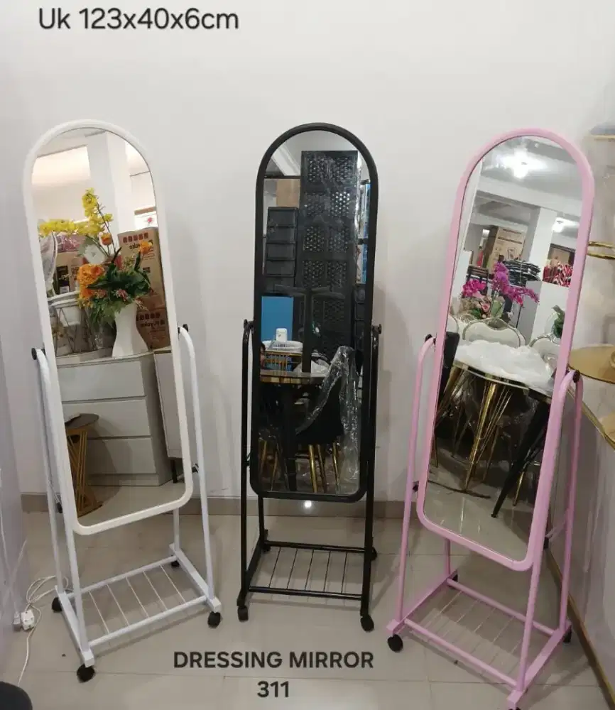 Cermin besar dengan pangkon