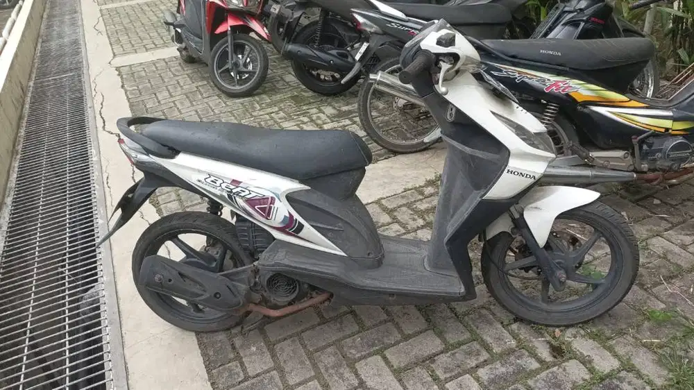 Honda Beat Putih 2009