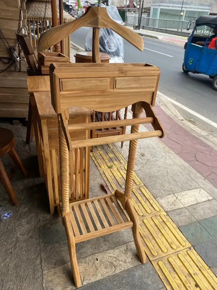 Standing hanger kayu jati ,gantungan jas