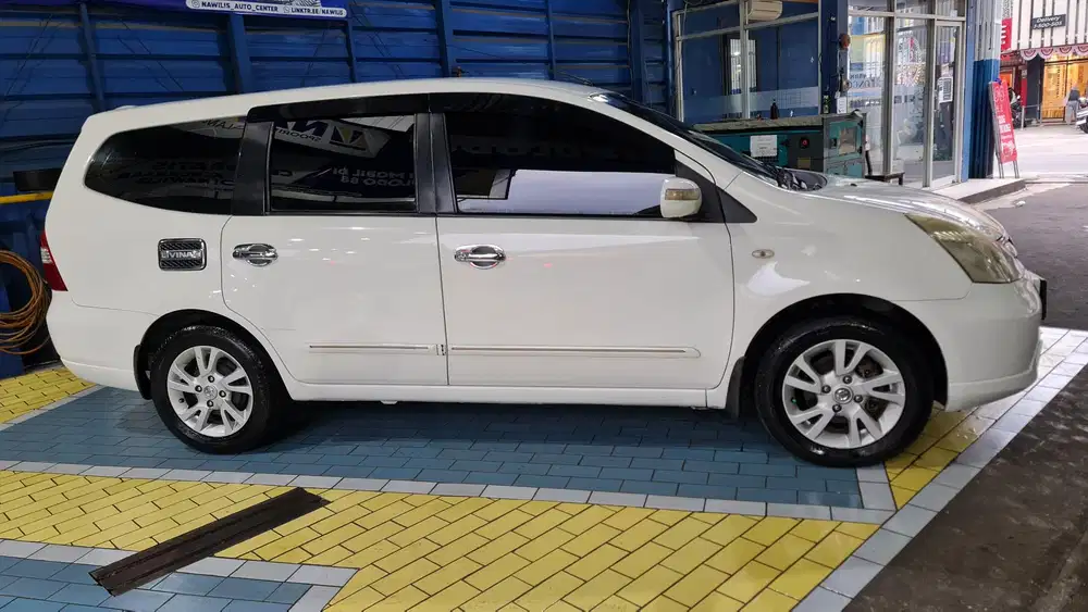 Nissan Grand livina 2011 Bensin