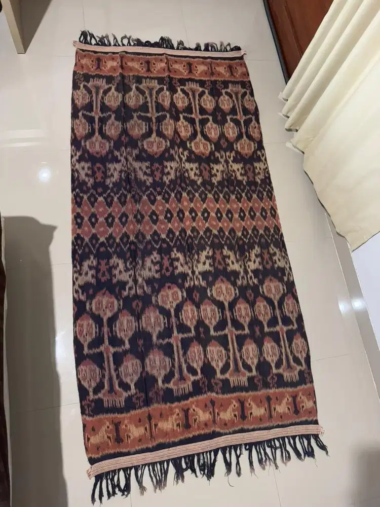Kain Tenun Ikat Sumba Antik Motif Pohon Kehidupan & Hewan, warna Alami