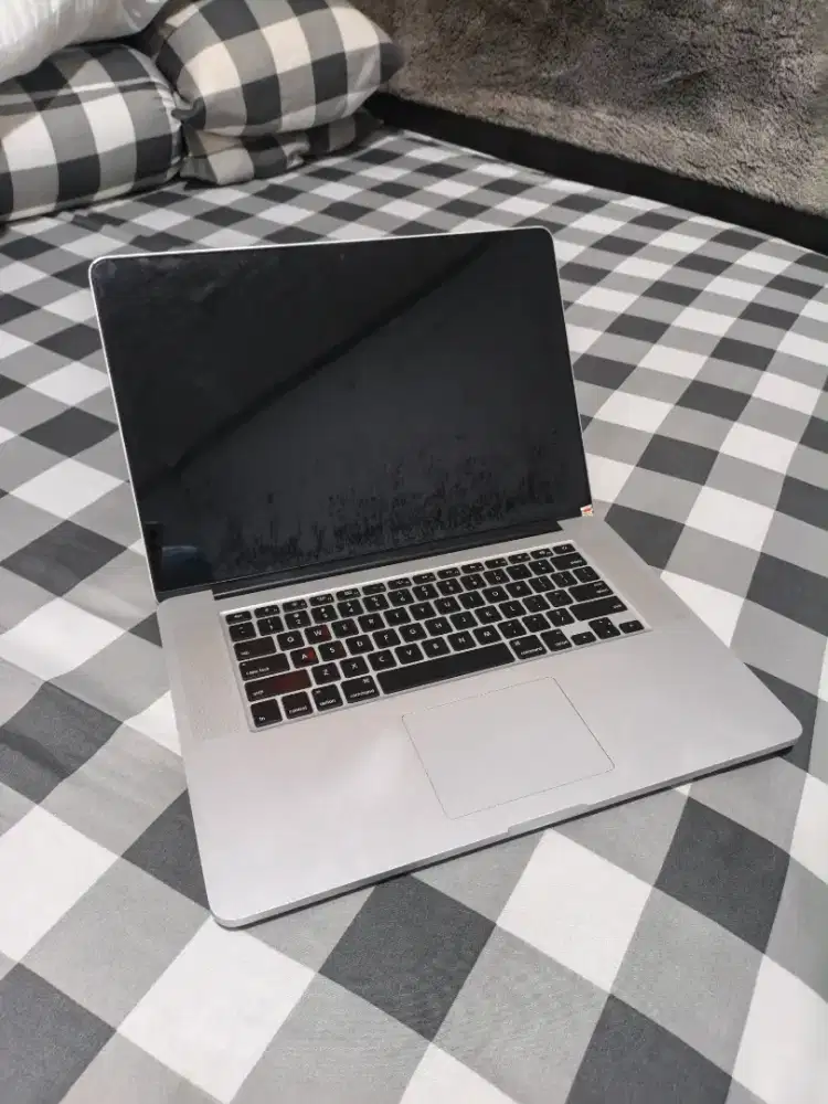Macbook pro Mid 15in 2014 Dual OS Editing Games OK