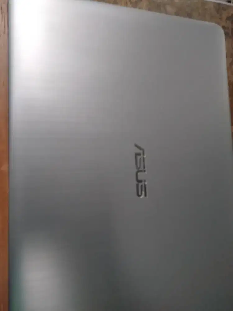 Laptop Asus plus CD Rom ,,,mulus 90% . Siap pakai .