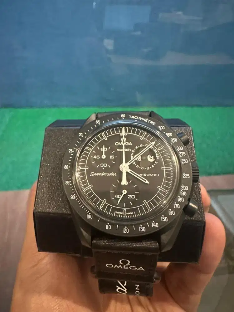 Moonswatch Snoopy -  MISSION TO THE MOONPHASE - NEW MOON