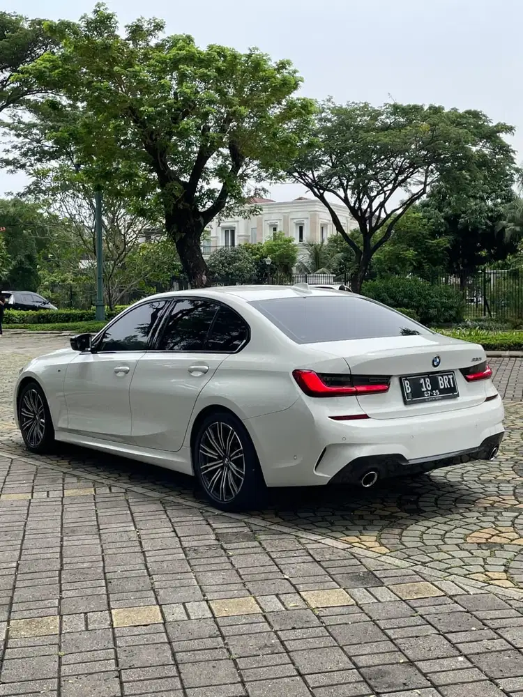 BMW 330i KM 33 rb putih 2020