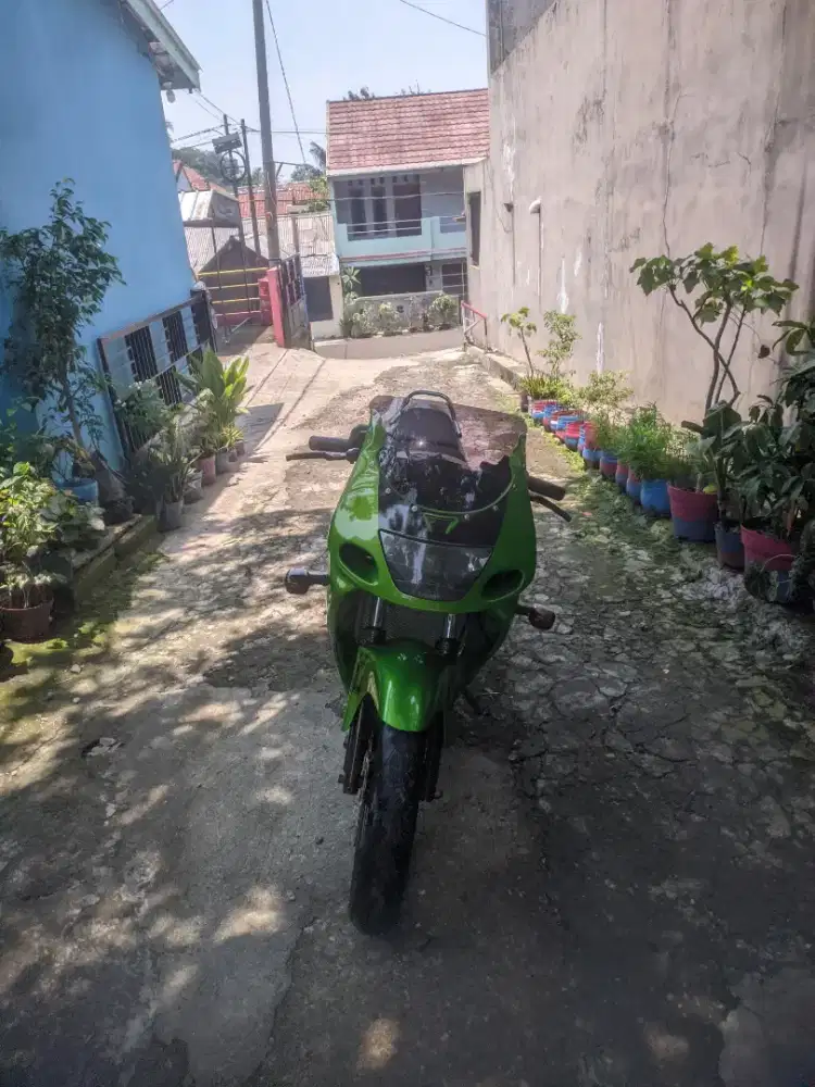 Kawasaki ninja r 150 CC 2 tak