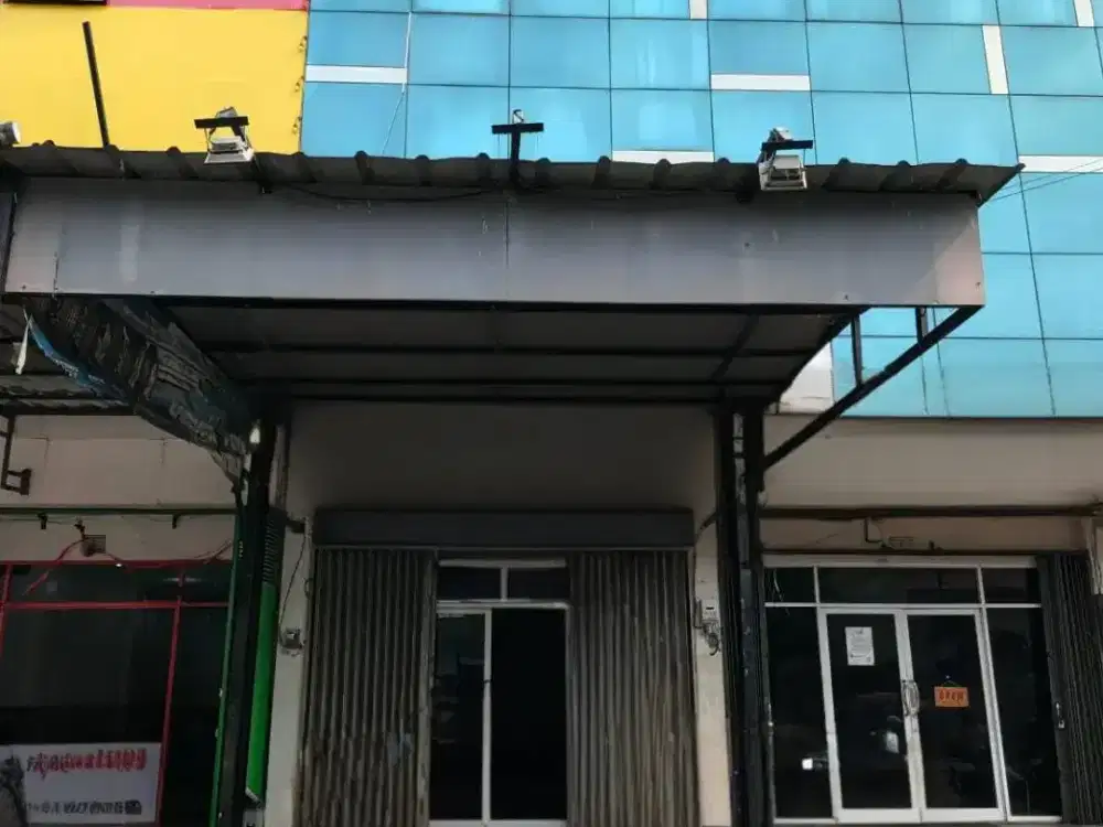 Disewakan ruko 3½ lantai di Raya Pekayon, Bekasi Selatan