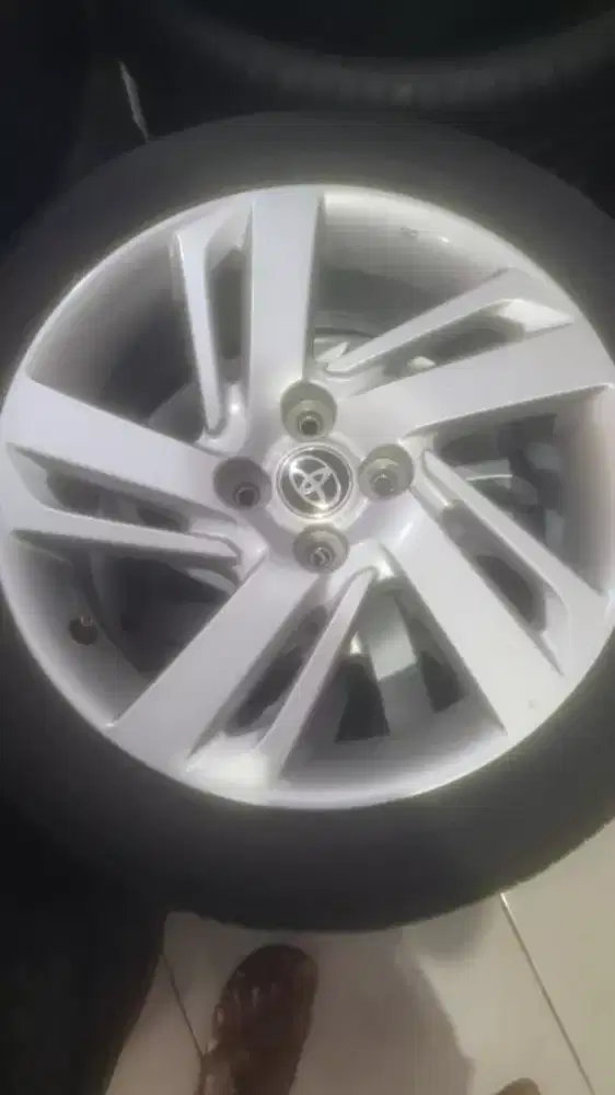 Velg original Toyota Raize 16