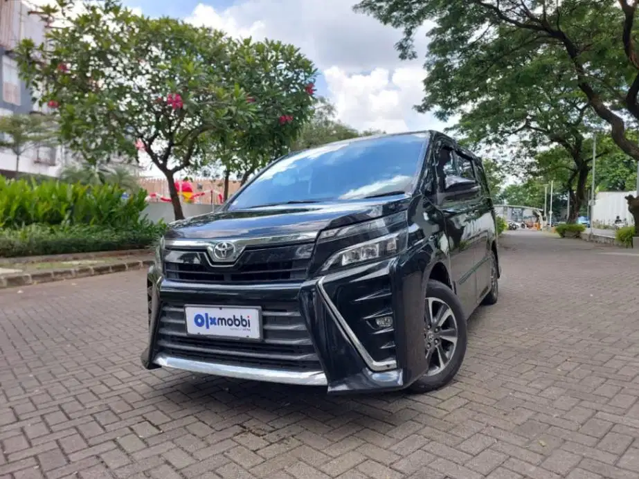 LOW DP Toyota Voxy 2.0 Bensin-AT 2019 BIA