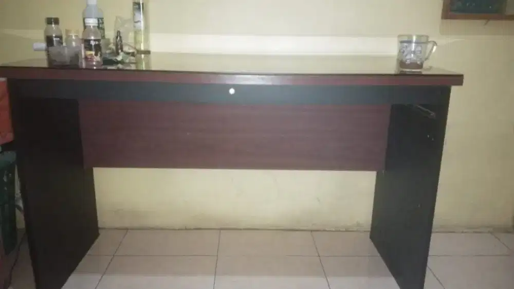 Meja kantor / meja tv