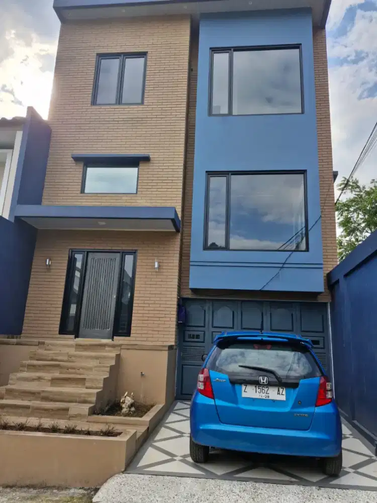 Rumah Premium 4 lantai di Lembang – Beli Rumah, Dapat Liburan!