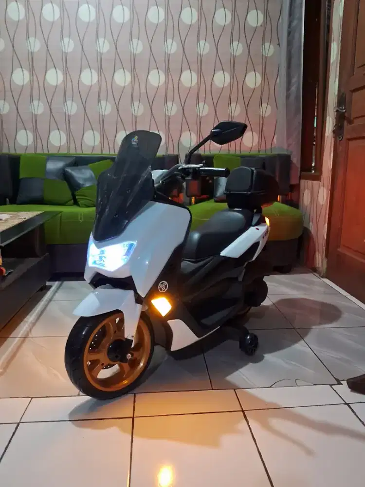 Motor aki nmax anak muat untuk 2 anak