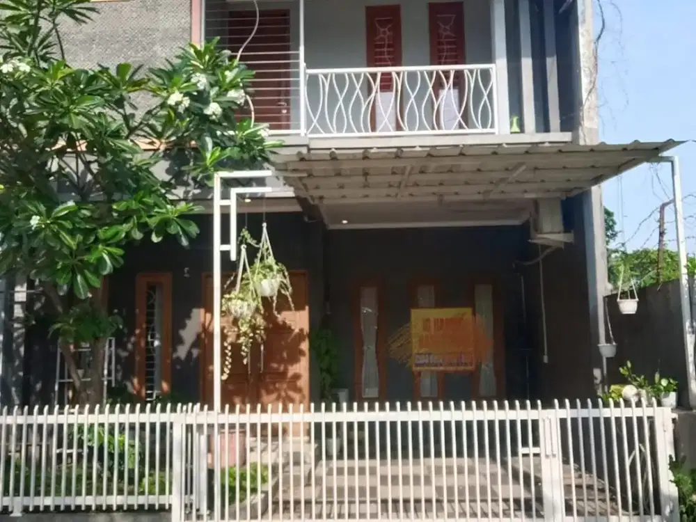 DIKONTRAKKAN RUMAH FULL FURNISED  2 LANTAI + BASEMENT DI JAGAKARSA